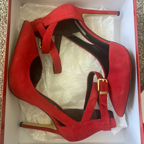 GUESS Ambelu Medium Red Suede Pump 4” Size 10M Pre-owned With Box. - Picture 11 of 12